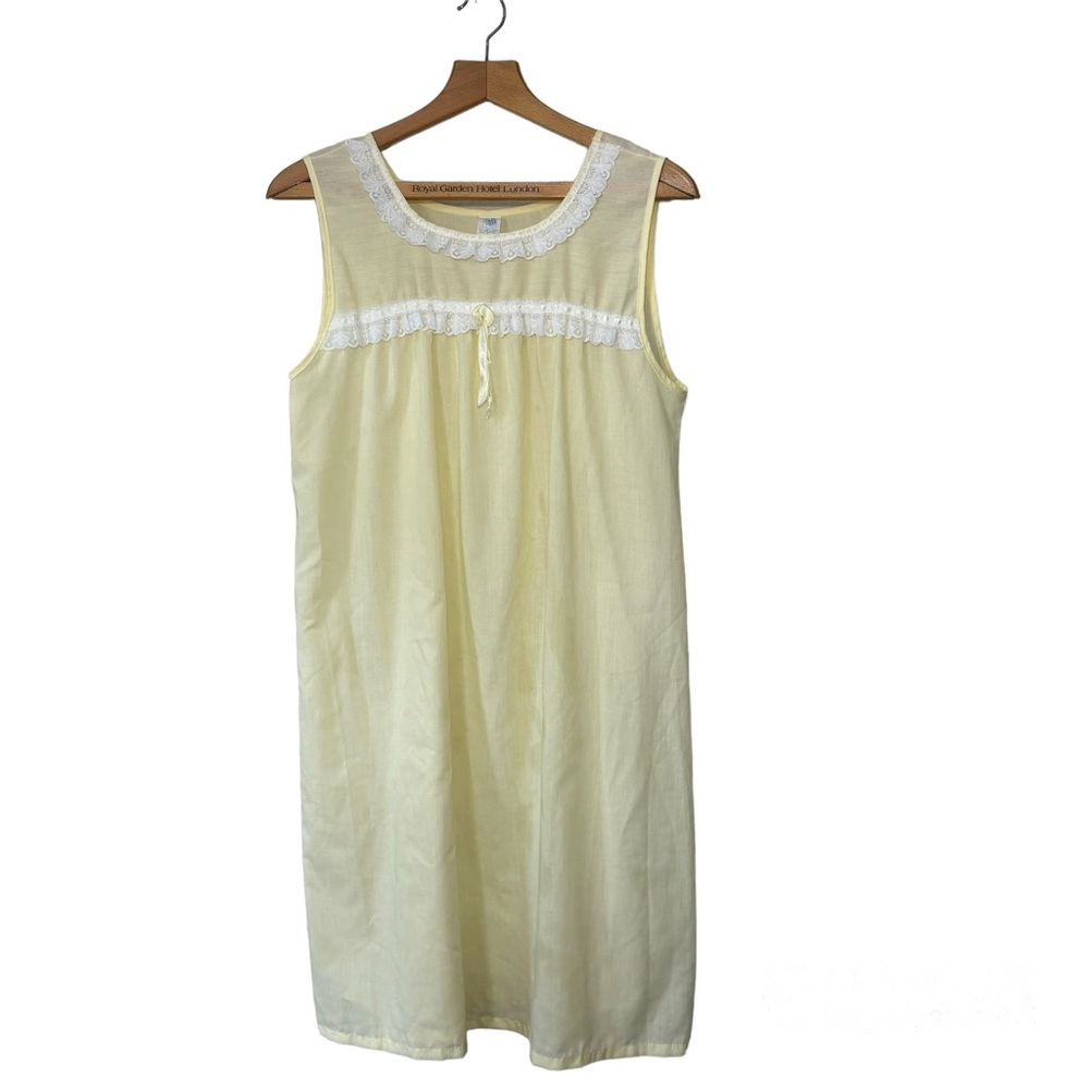Vintage Katz Sunny yellow and white nightgown with lace detailing. Women’s L